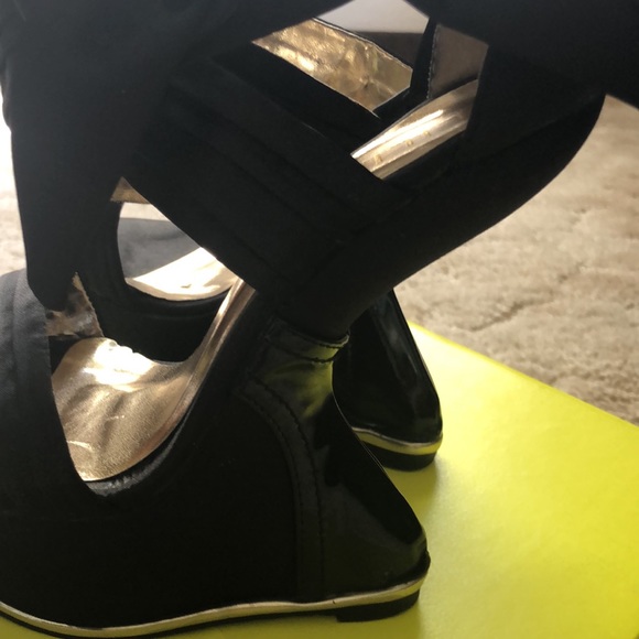 Heels - Picture 2 of 8